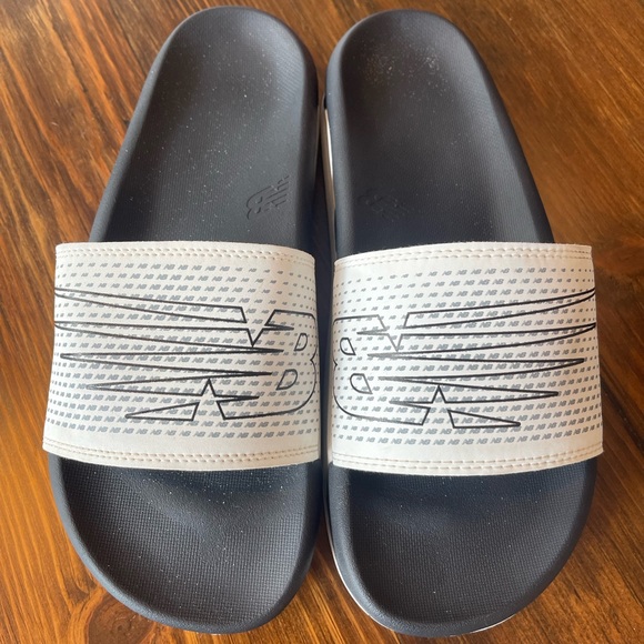 New Balance Slides Men’s size 9 - Picture 2 of 2